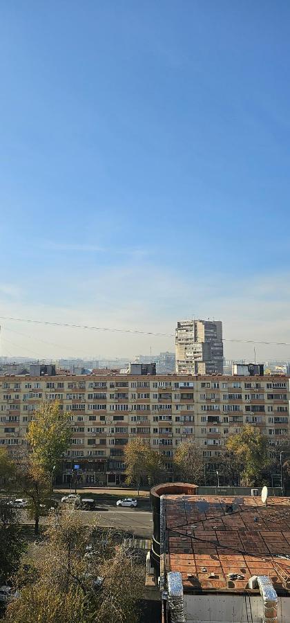 One Bedroom Apartment Next To Arbat In The Heart Of Алматы Экстерьер фото